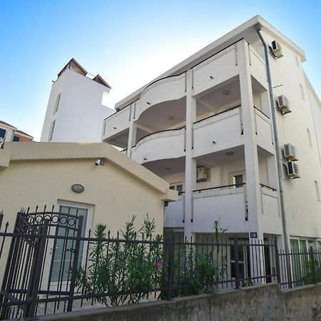 Vila Idila Budva Luaran gambar