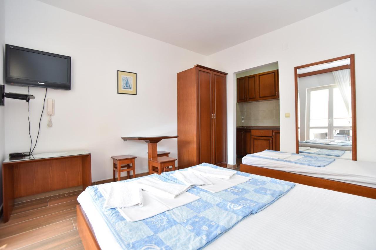 Vila Idila Budva Luaran gambar